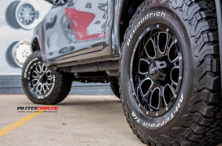 TOYOTA HILUX N80 4WD HE879 GLOSS BLACK MILLED ACCENTS